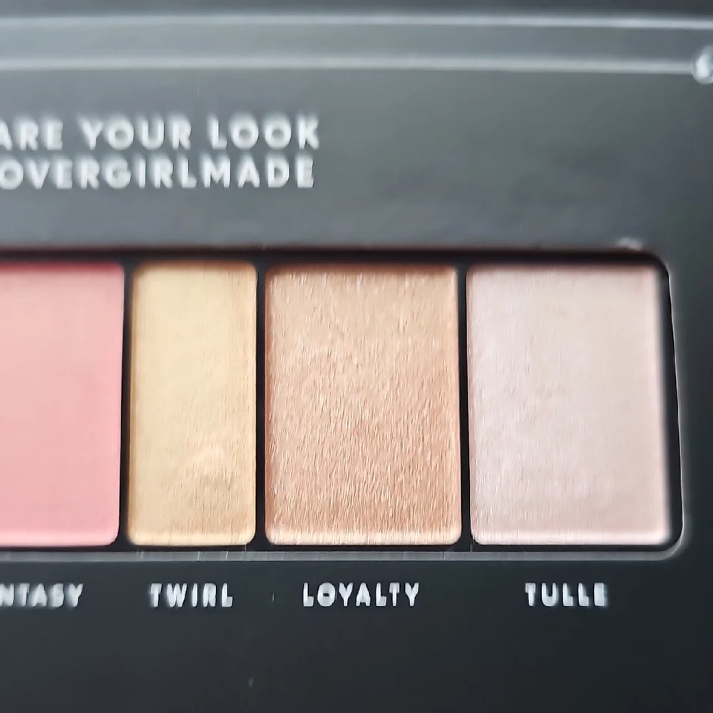 New COVERGIRL Ascension Eyeshadow Palette Royalty Collection Queen Neutral Color